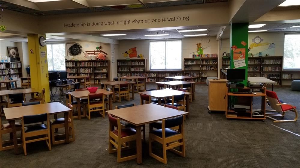 Picture of the Oak View Elementary media center with tables and chairs surrounded by shelves of books. Picture of the Oak View Elementary media center with tables and chairs surrounded by shelves of books.